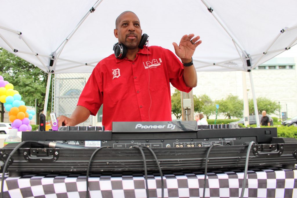 DJ Bruce Bailey dj-ing.
