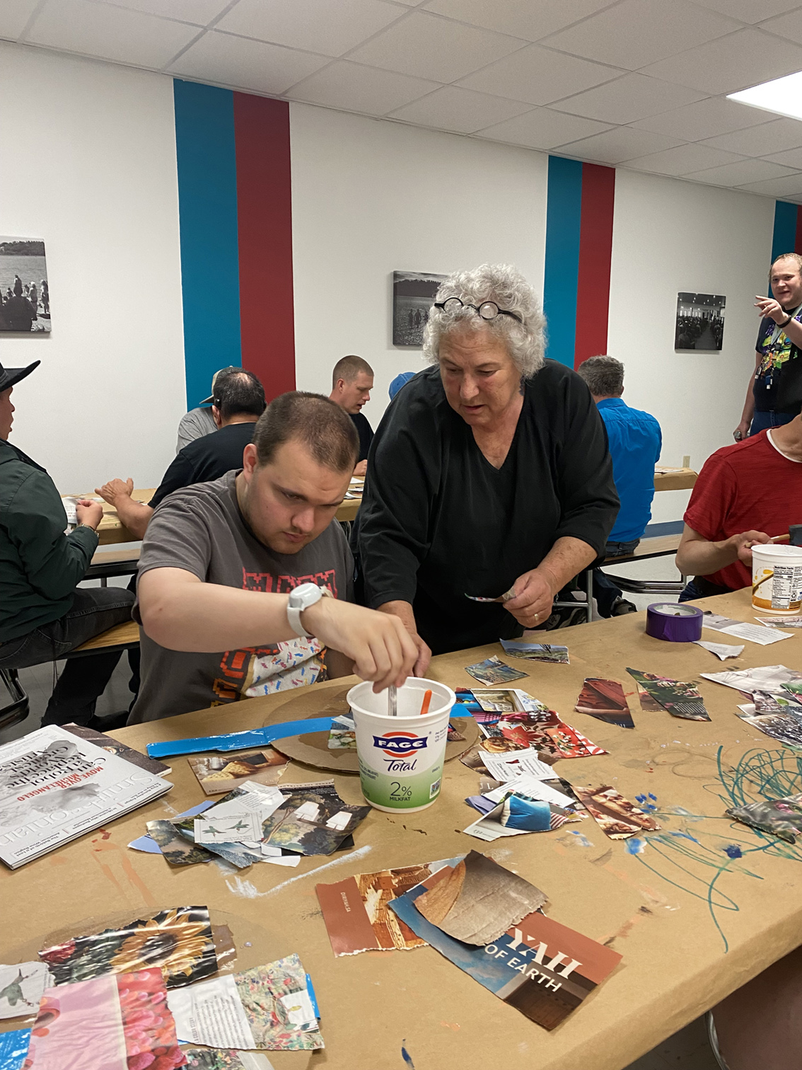 Visual Artist Linda Lohmann working with a student on their art project